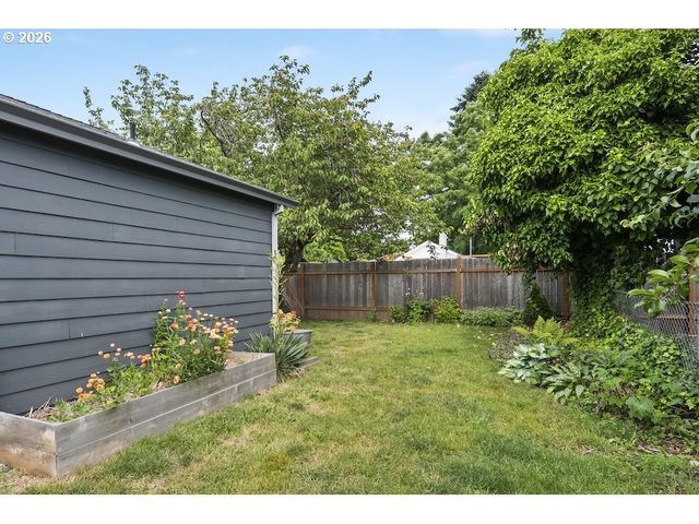 636 Se 84TH Ave, Portland, OR 97216