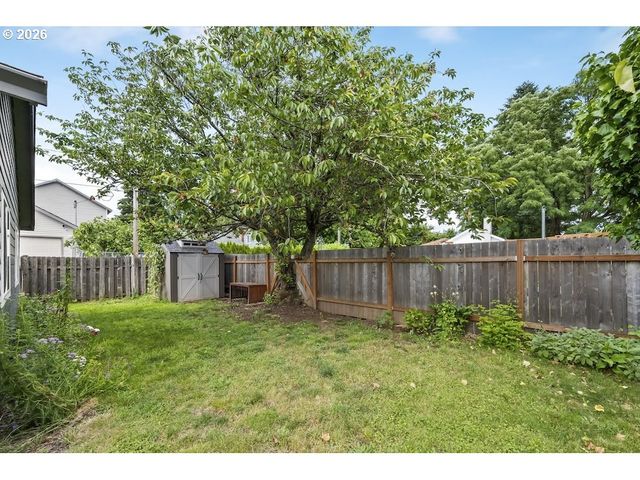 636 Se 84TH Ave, Portland, OR 97216