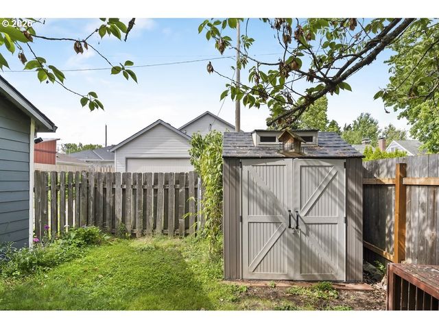 636 Se 84TH Ave, Portland, OR 97216