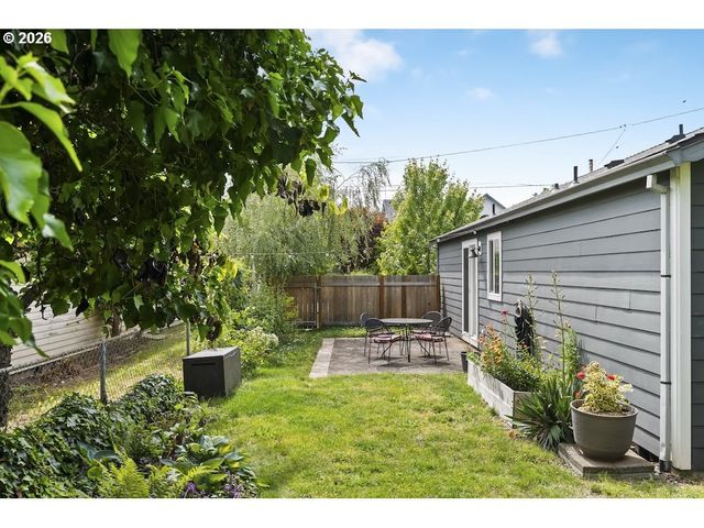 636 Se 84TH Ave, Portland, OR 97216