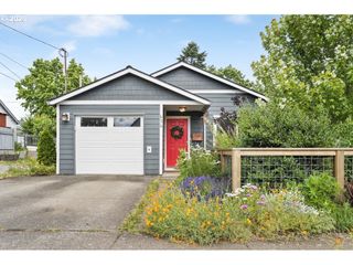 636 Se 84TH Ave, Portland, OR 97216