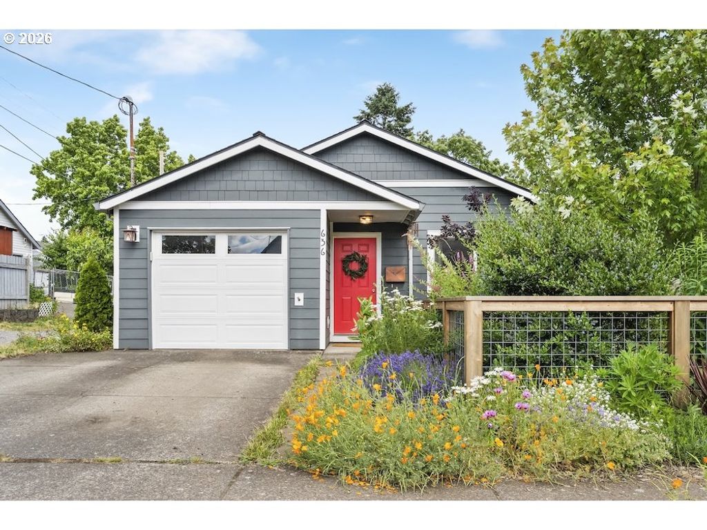 636 Se 84TH Ave, Portland, OR 97216