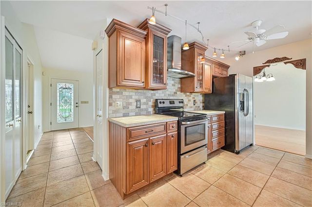 634 SE 32nd ST, Cape Coral, FL 33904