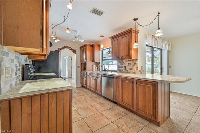 634 SE 32nd ST, Cape Coral, FL 33904