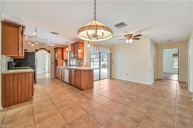 634 SE 32nd ST, Cape Coral, FL 33904