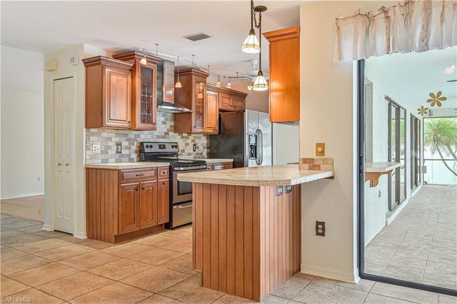 634 SE 32nd ST, Cape Coral, FL 33904