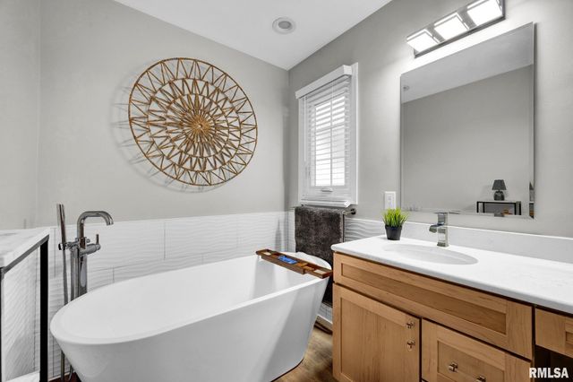 5220 S ACRE Road, Mapleton, IL 61547