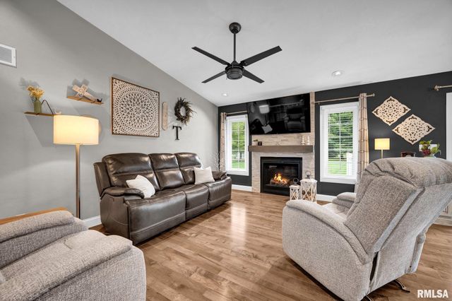 5220 S ACRE Road, Mapleton, IL 61547