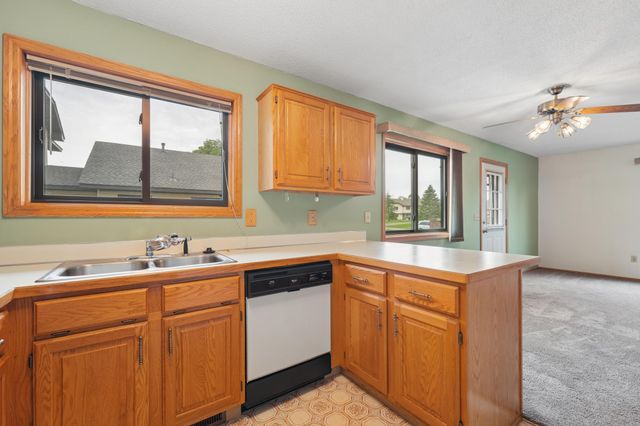 9905 54th Place N 5, Minneapolis, MN 55442