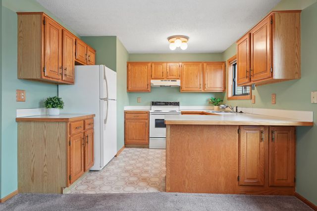 9905 54th Place N 5, Minneapolis, MN 55442