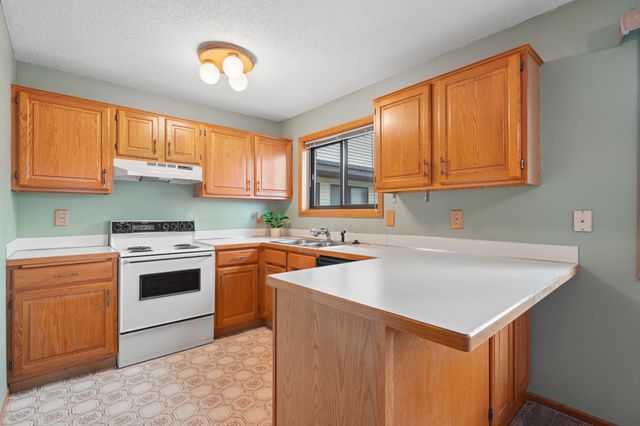 9905 54th Place N 5, Minneapolis, MN 55442