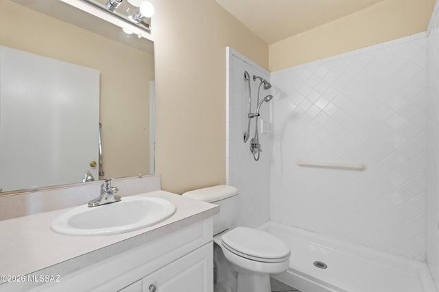 500 W Ocotillo Place, Green Valley, AZ 85614