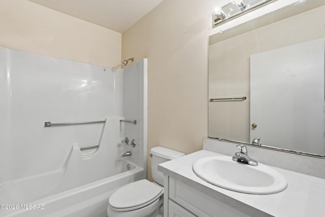 500 W Ocotillo Place, Green Valley, AZ 85614