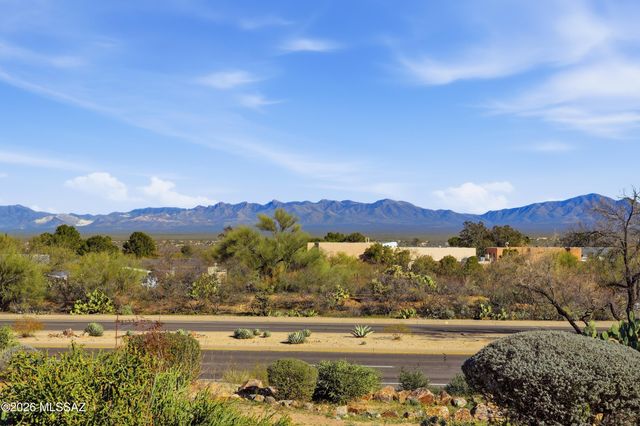 500 W Ocotillo Place, Green Valley, AZ 85614