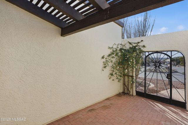 500 W Ocotillo Place, Green Valley, AZ 85614