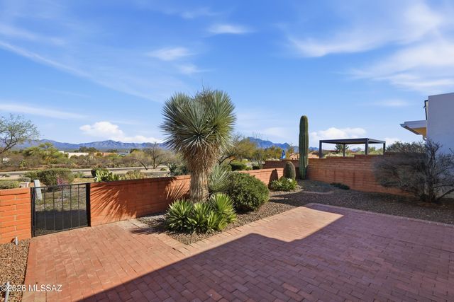 500 W Ocotillo Place, Green Valley, AZ 85614