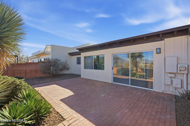 500 W Ocotillo Place, Green Valley, AZ 85614