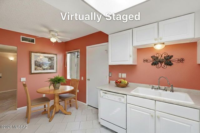 500 W Ocotillo Place, Green Valley, AZ 85614