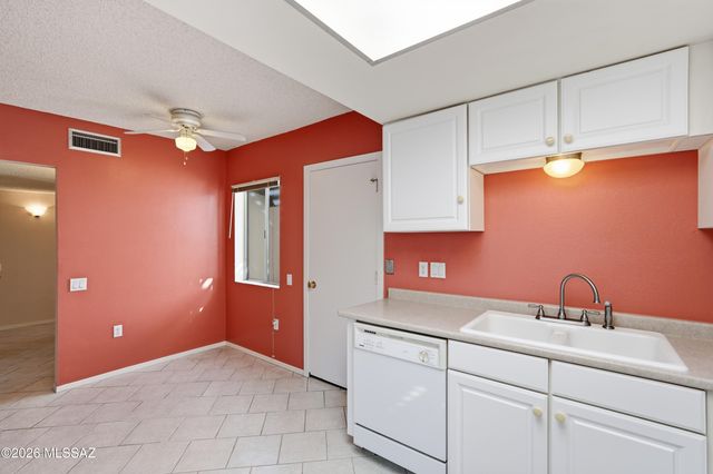 500 W Ocotillo Place, Green Valley, AZ 85614