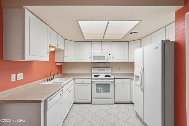 500 W Ocotillo Place, Green Valley, AZ 85614