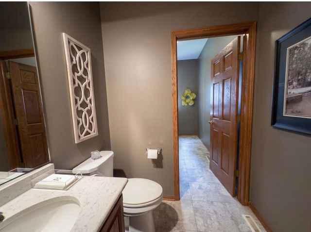 12925 Lincoln Avenue, Clive, IA 50325