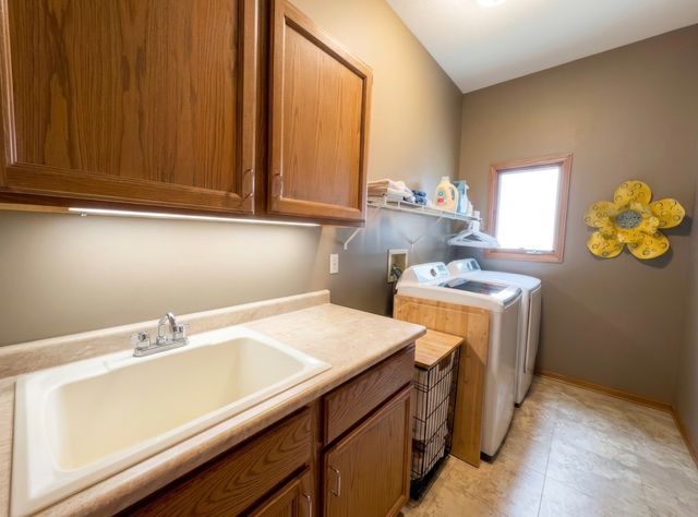 12925 Lincoln Avenue, Clive, IA 50325