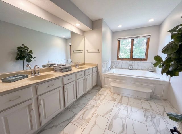 12925 Lincoln Avenue, Clive, IA 50325