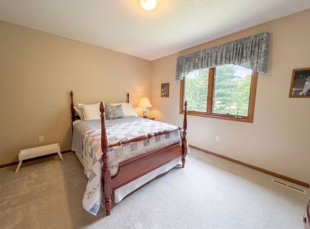 12925 Lincoln Avenue, Clive, IA 50325