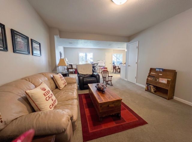 12925 Lincoln Avenue, Clive, IA 50325
