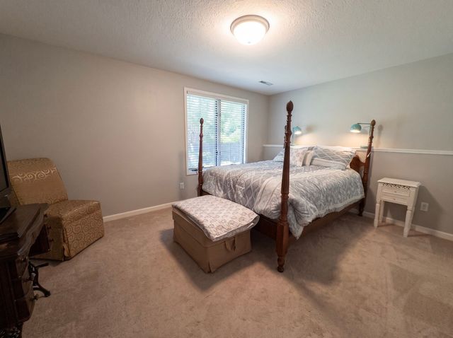 12925 Lincoln Avenue, Clive, IA 50325