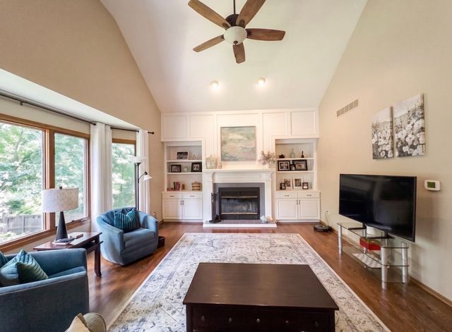 12925 Lincoln Avenue, Clive, IA 50325