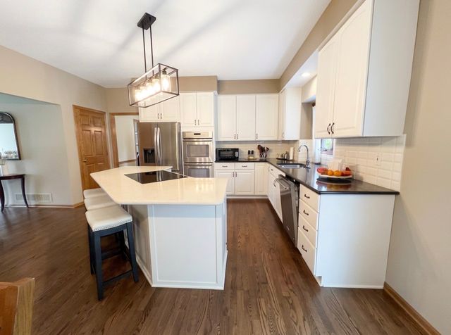 12925 Lincoln Avenue, Clive, IA 50325