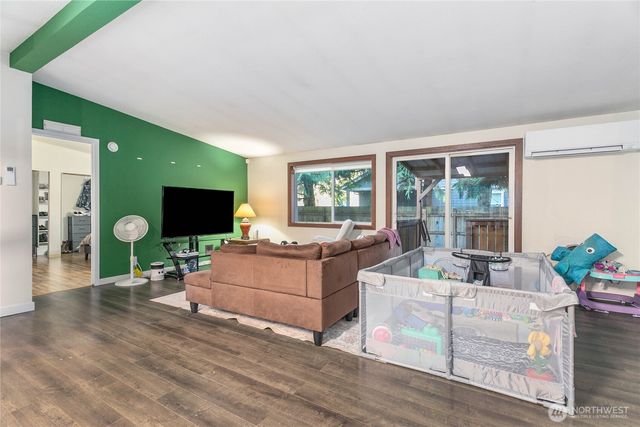 8388 Holly Lane, Maple Falls, WA 98266