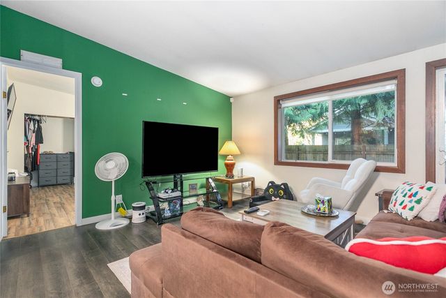 8388 Holly Lane, Maple Falls, WA 98266