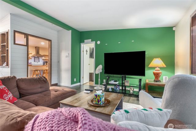 8388 Holly Lane, Maple Falls, WA 98266