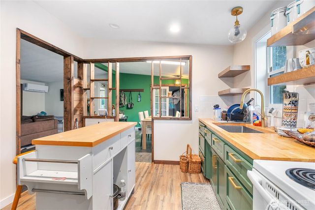 8388 Holly Lane, Maple Falls, WA 98266