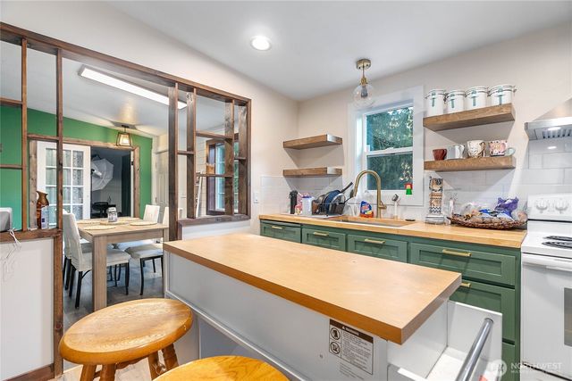 8388 Holly Lane, Maple Falls, WA 98266