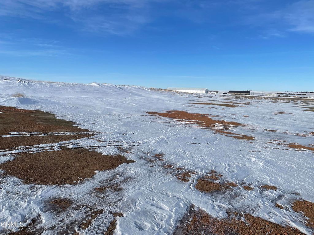 10935 27j Street SW, Dickinson, ND 58601 photo 3