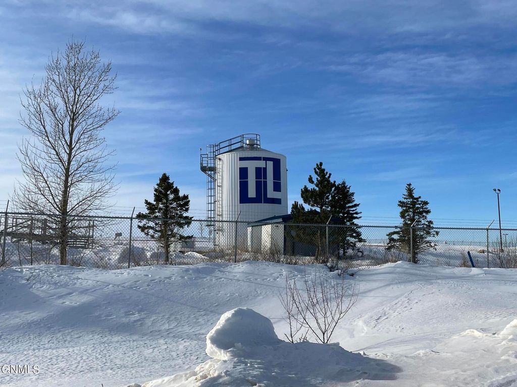 10935 27j Street SW, Dickinson, ND 58601 photo 5