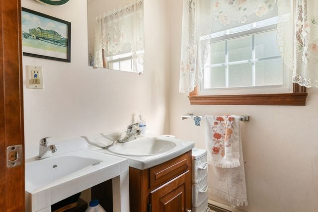 2 Kensington, Concord, NH 03301