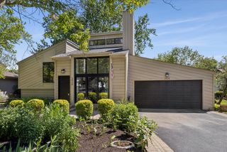 2929 NorthCreek Drive, Woodridge, IL 60517