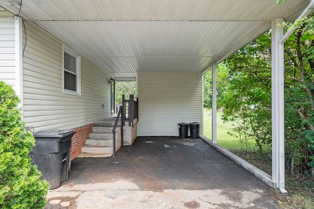 3268 Read Mountain RD, Roanoke, VA 24019