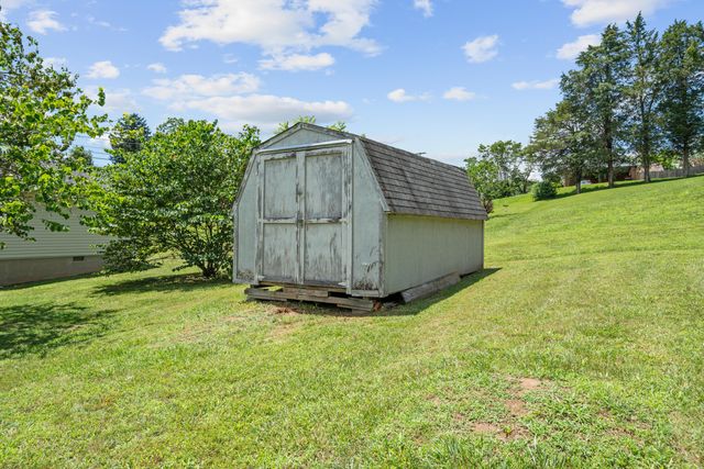 3268 Read Mountain RD, Roanoke, VA 24019