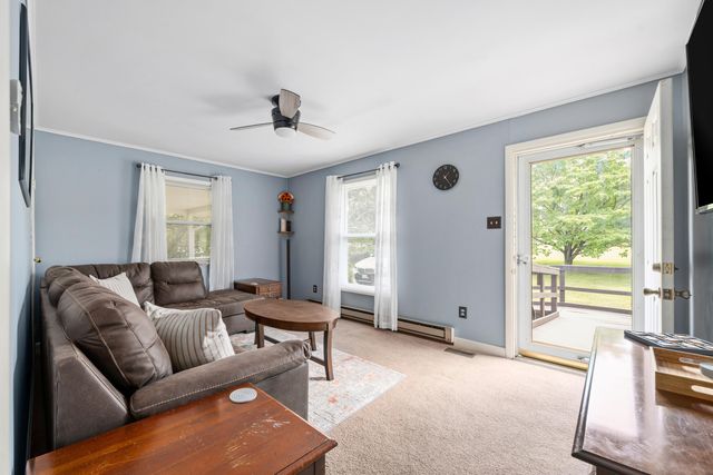 3268 Read Mountain RD, Roanoke, VA 24019