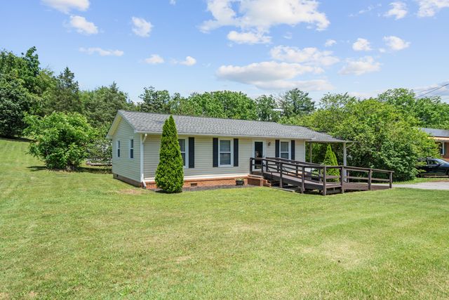 3268 Read Mountain RD, Roanoke, VA 24019
