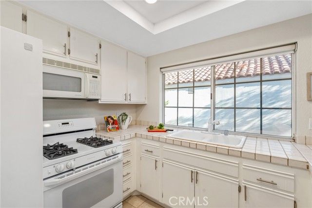 43791 Calle Las Brisas, Palm Desert, CA 92211