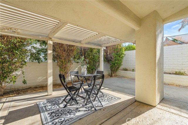 43791 Calle Las Brisas, Palm Desert, CA 92211