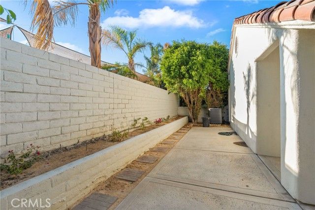 43791 Calle Las Brisas, Palm Desert, CA 92211