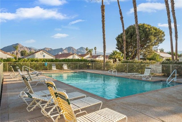 43791 Calle Las Brisas, Palm Desert, CA 92211