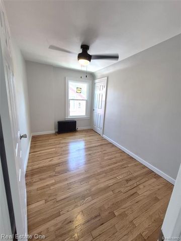 13105 Oakdale Street, Southgate, MI 48195